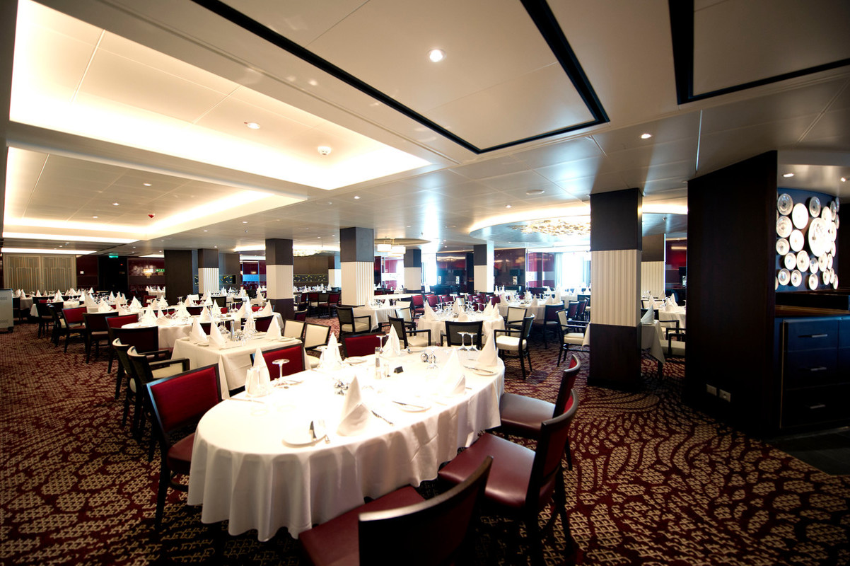 P&O Cruises Britannia Oriental 1.jpg