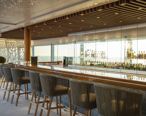 RSSC - Seven Seas Splendor - Entertainment - Pool Bar.jpg