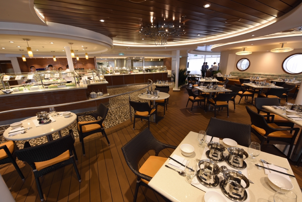 Royal Caribbean International Quantum of the Seas Interior Solarium Bistro 2.jpg