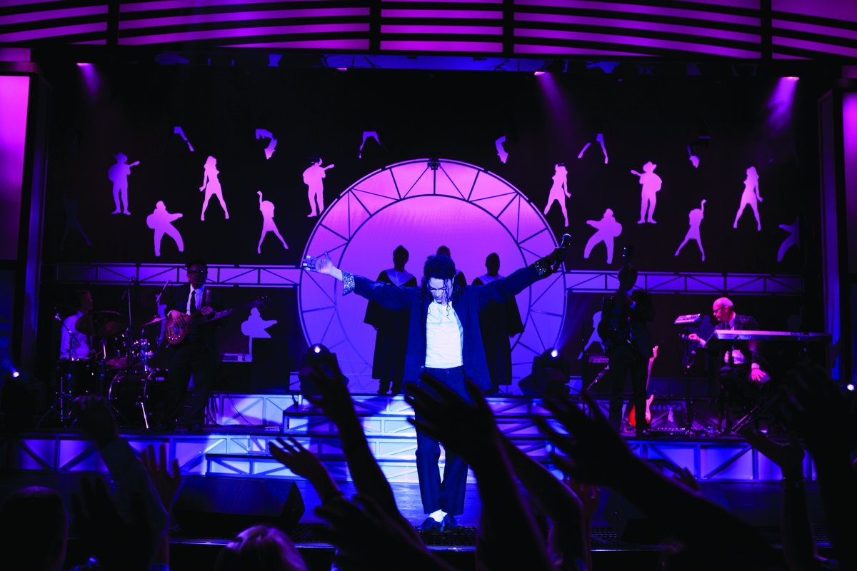 NCL Norwegian Pearl Legends In Concert 3.jpeg