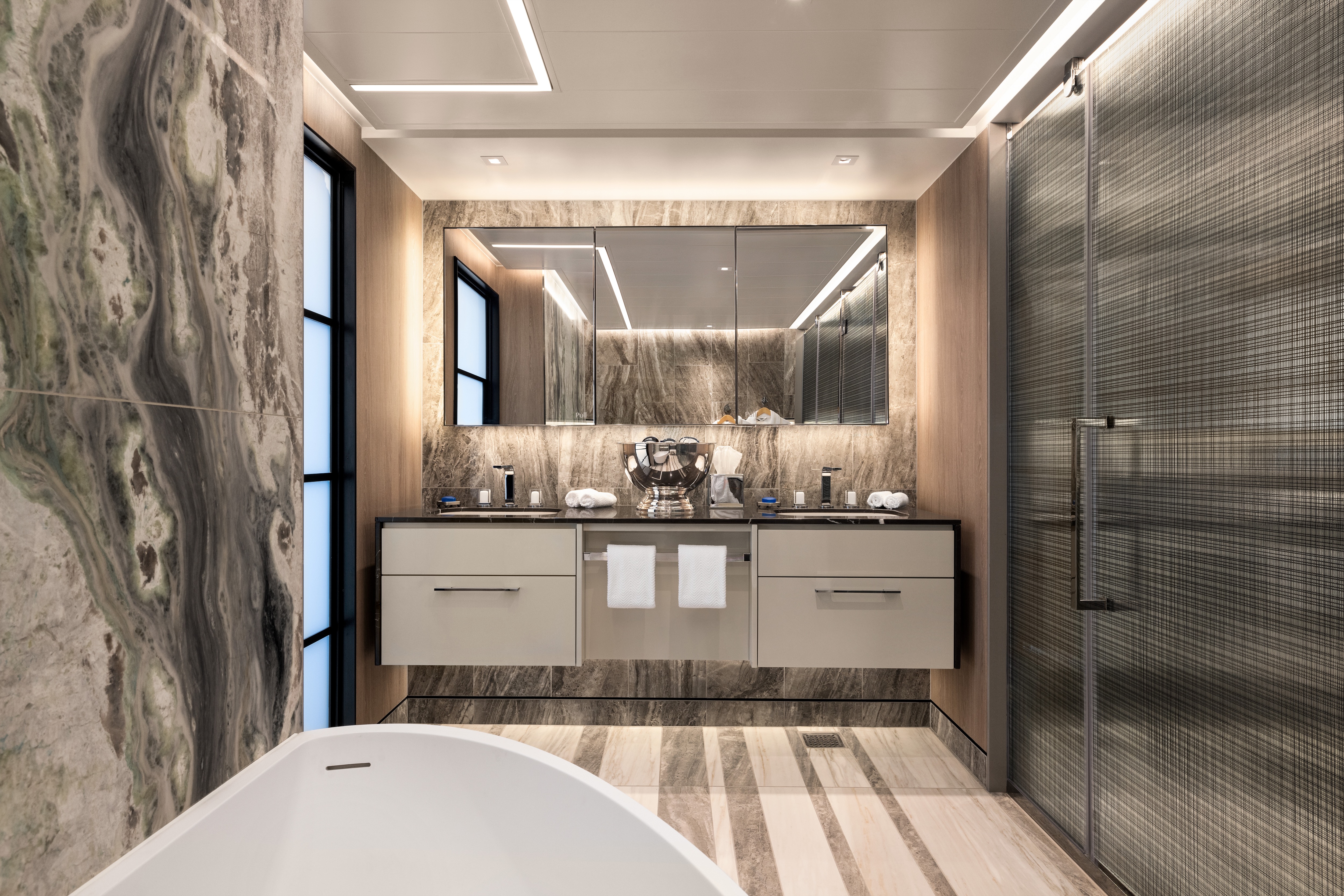 Oceania Suite