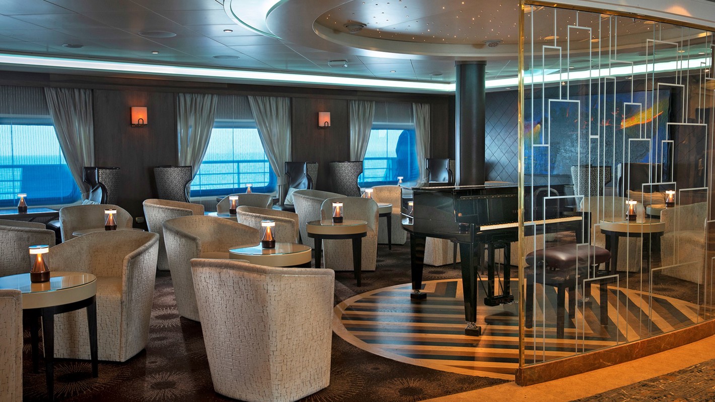 Regent Seven Seas NAVIGATOR Lounge.jpg