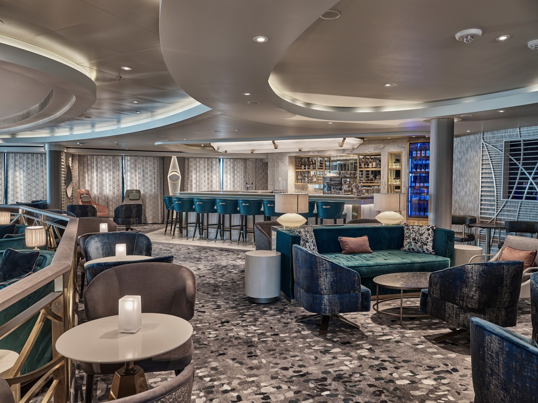 SILVERSEA Silver Endeavour Explorer Lounge 2.jpg