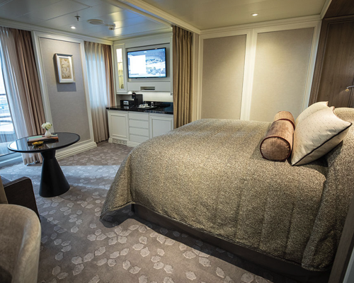 Regent Seven Seas SPLENDOR Concierge Suite LR 1.png