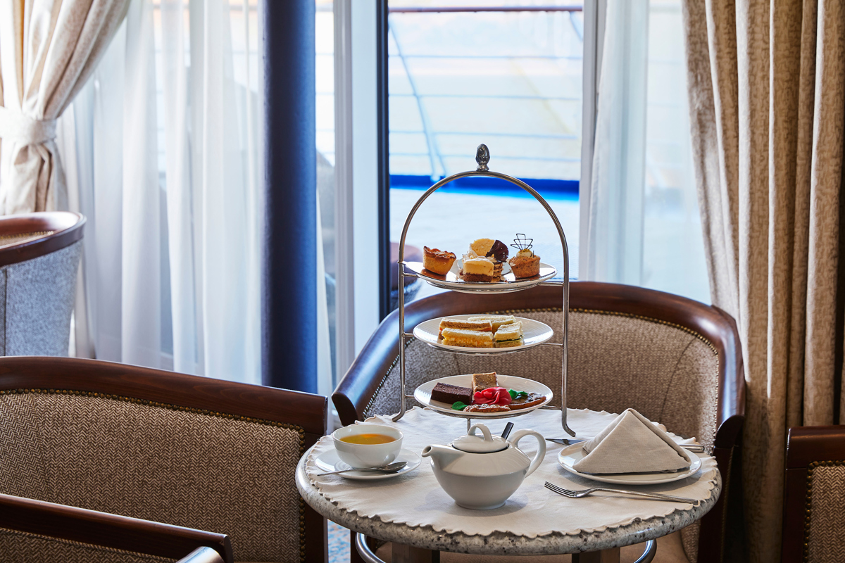 Silversea Cruises - Silver Cloud - Panorama Lounge 1.jpg