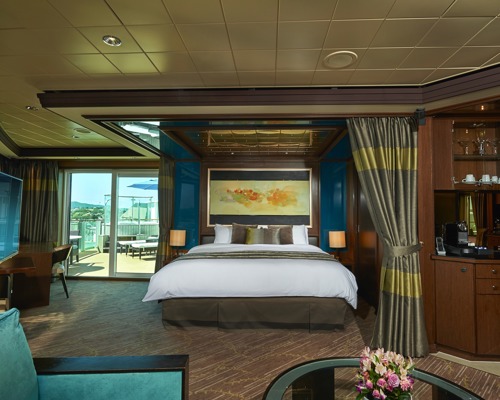 NCL Norwegian Gem The Haven Deluxe Owner's Suite with Large Balcony.jpeg