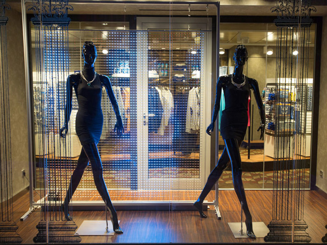 Royal Caribbean Independance of the seas Interior new shops.jpg