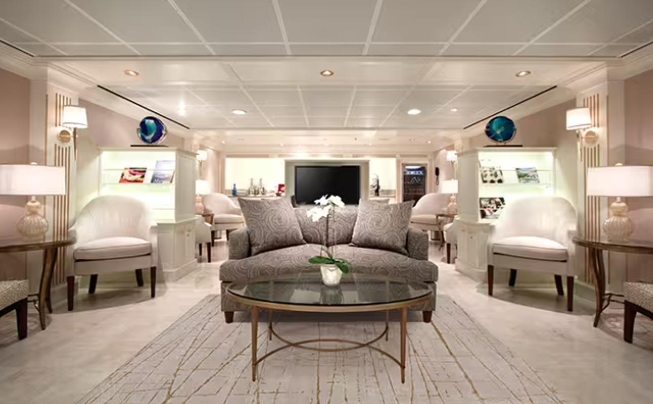 Oceania Marina - Concierge Lounge.png