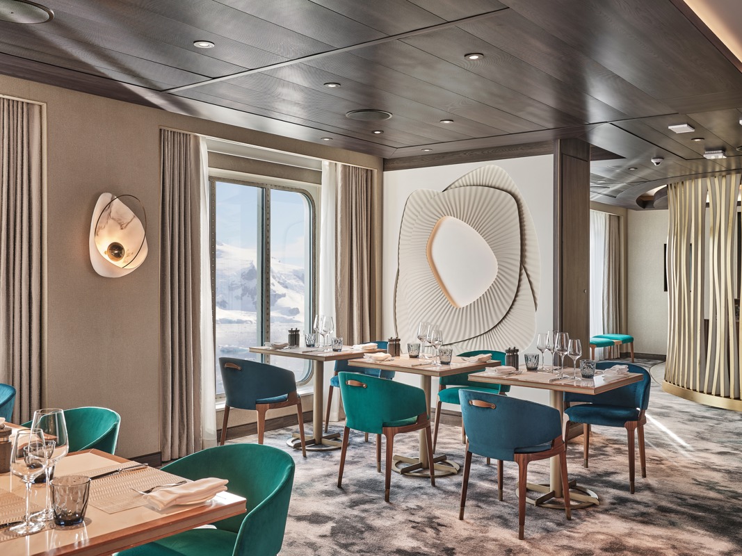 SILVERSEA Silver Endeavour The Restaurant 0.jpg