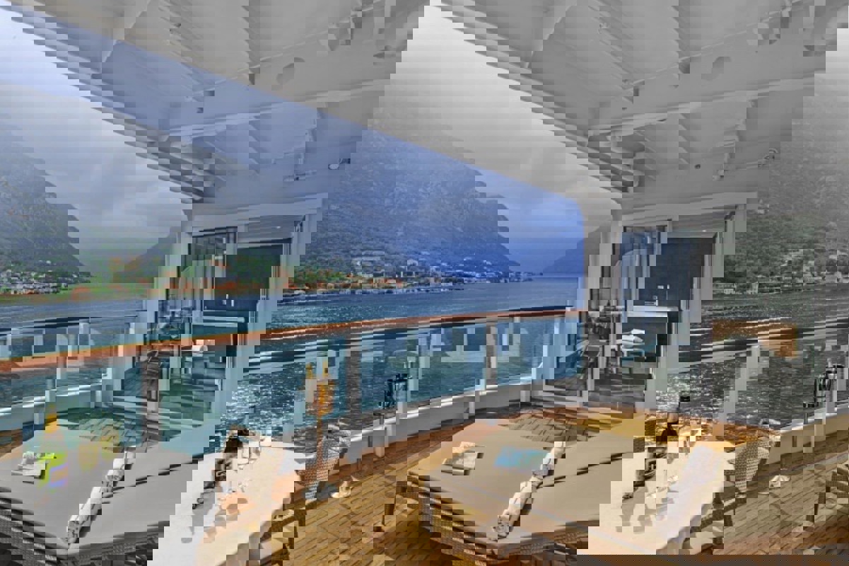 Seabourn Seabourn Ovation Grand Wintergarden Suite 2.jpg