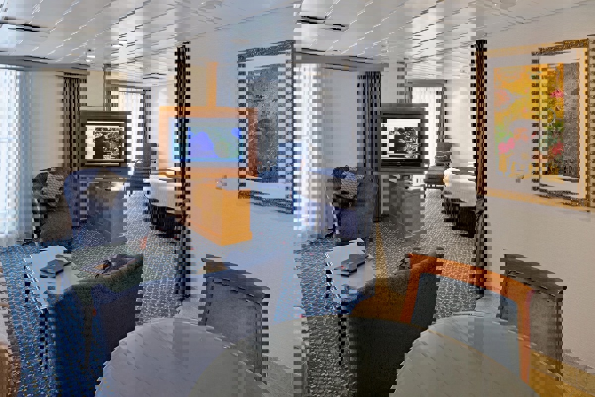 RCI Radiance of the Seas Owner's Suite 0.jpg