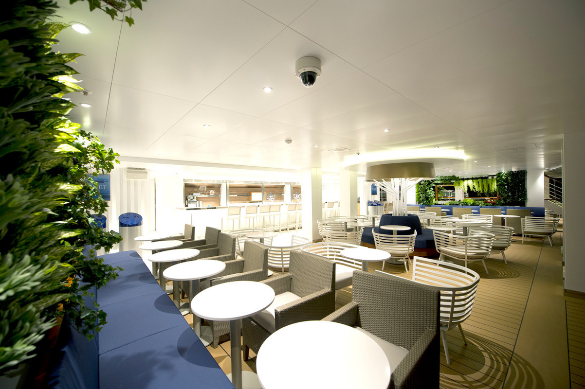 P&O Cruises Britannia Sunset Bar 1.jpg