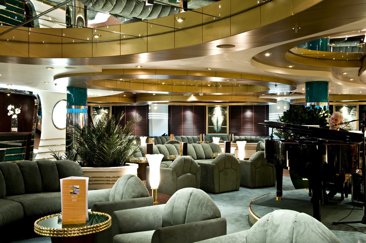 MSC Cruises MSC Splendida La Prua Piano Bar 0.jpg