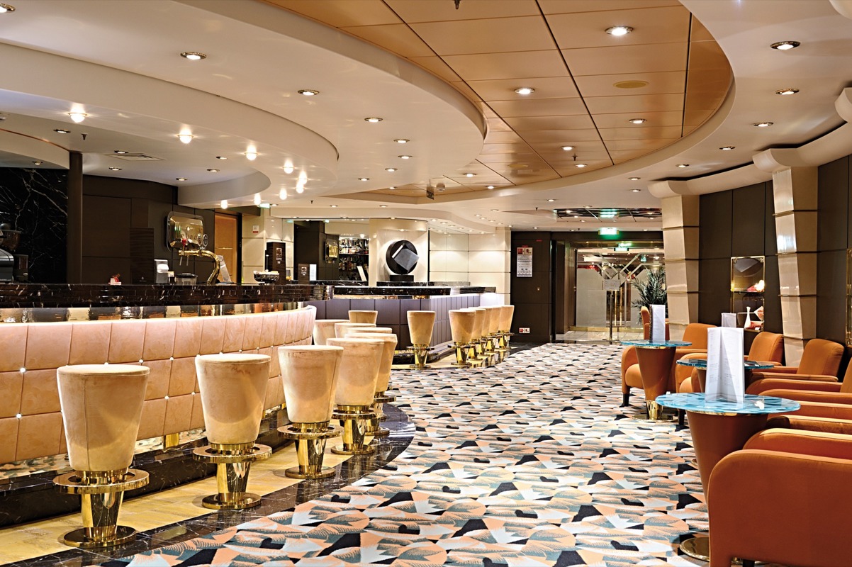 MSC Musica Class gold bar 1.jpg