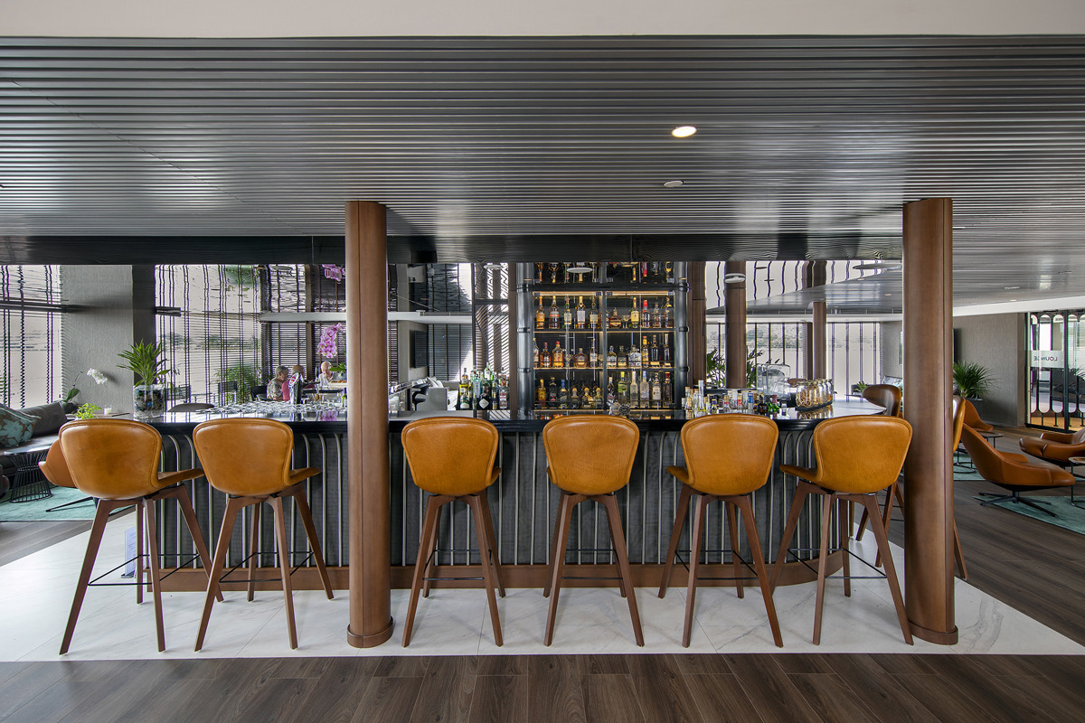 Emerald Waterways - Emerald Harmony - Horizon Bar and Lounge _1_.jpg