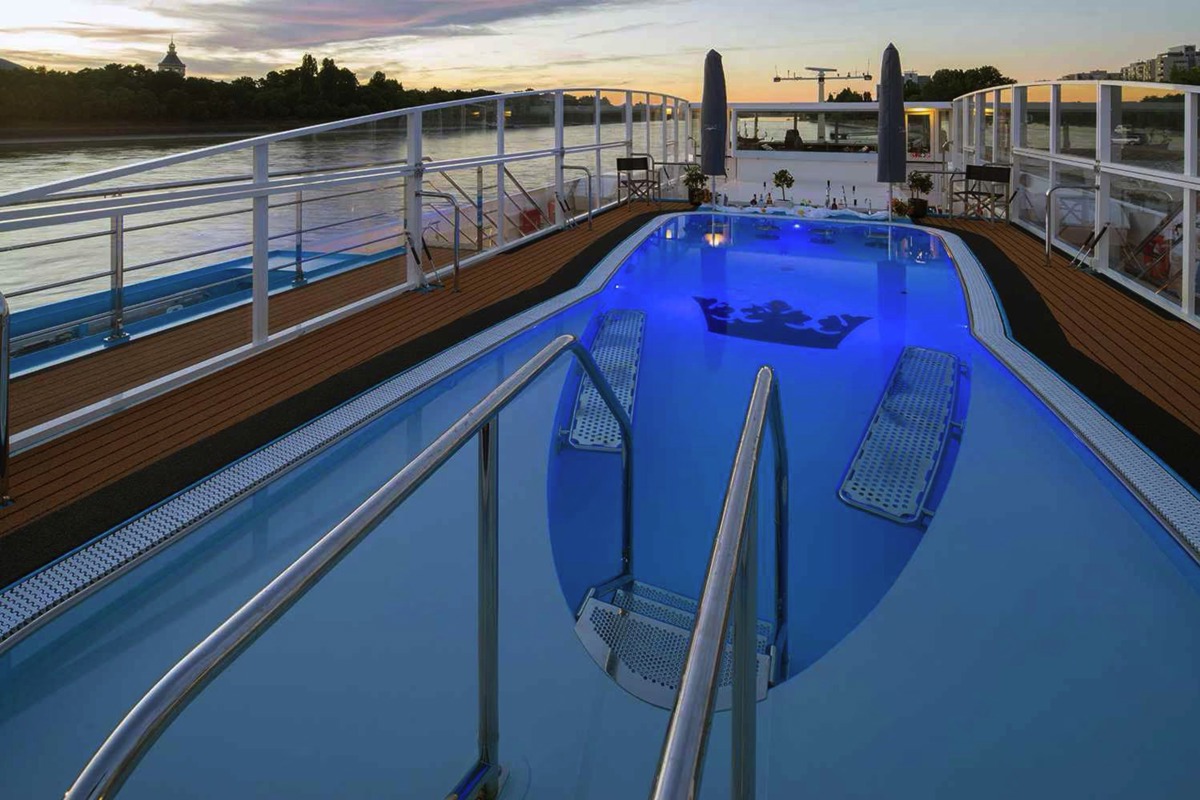 AmaWaterways, AmaStella, Pool.jpg