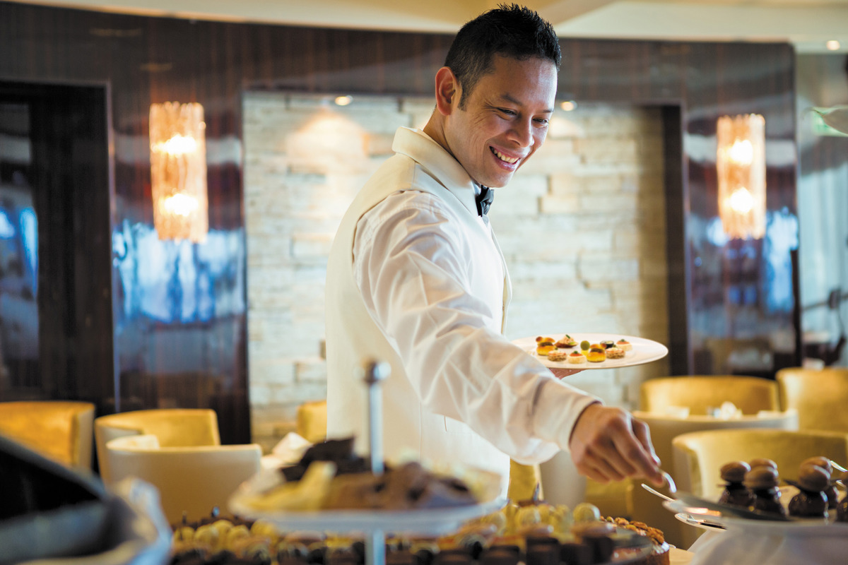 Regent Seven Seas VOYAGER La Veranda.jpg