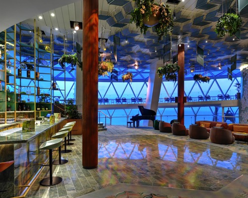 Celebrity Cruises Eden Restaurant 1.jpg