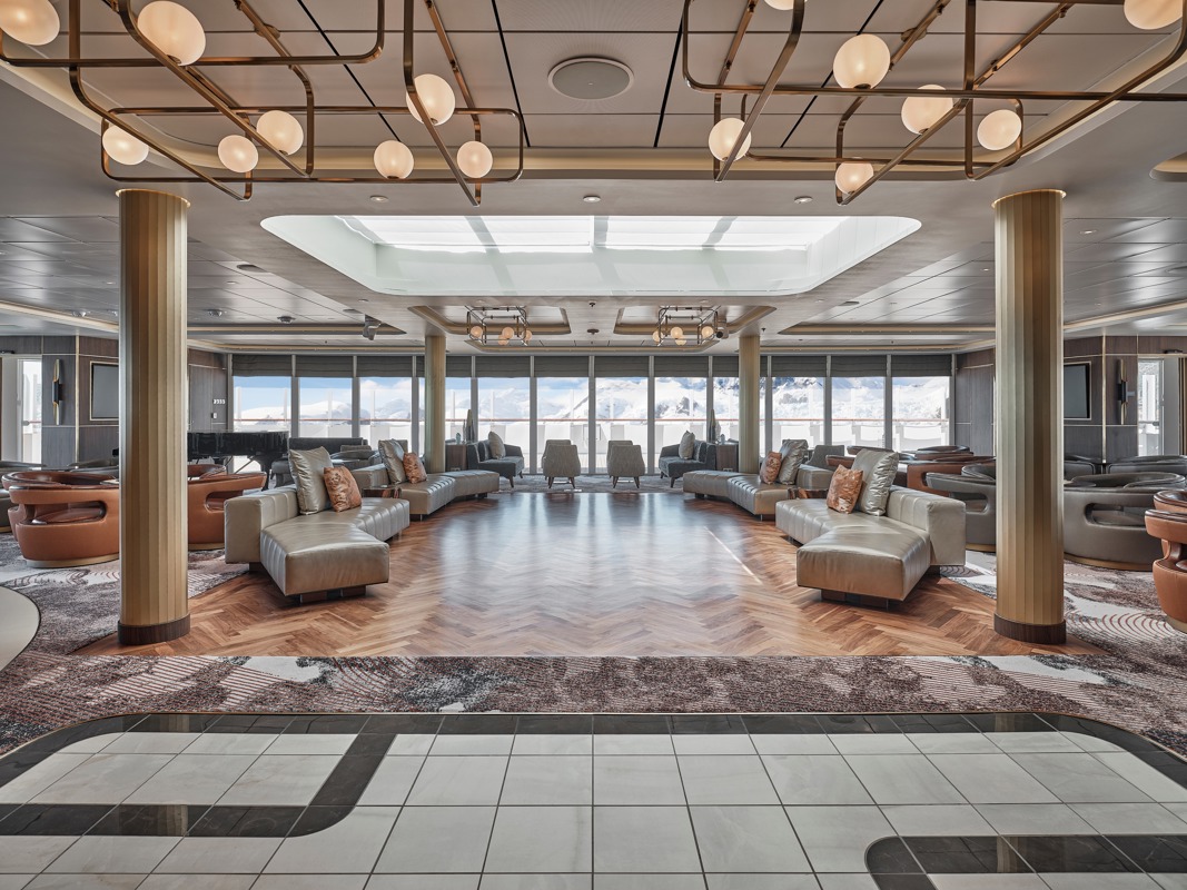 SILVERSEA Silver Endeavour Observation Lounge 1.jpg