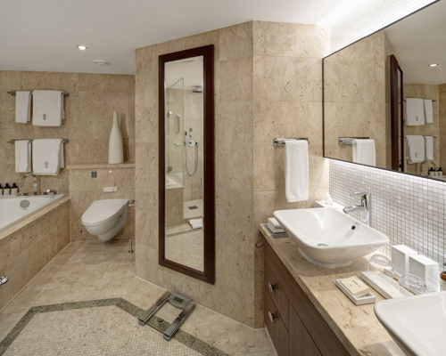 CEL SI Royal Suite Bathroom