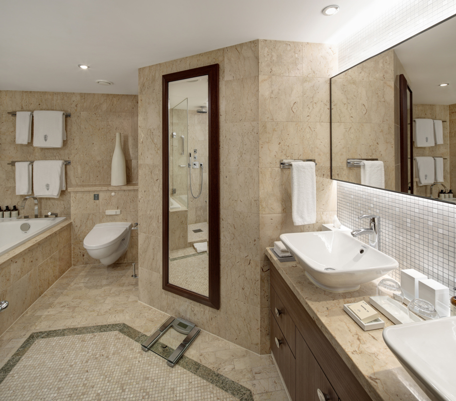 CEL SI Royal Suite Bathroom