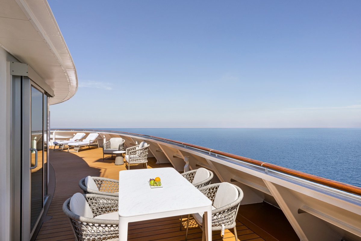 Oceania Cruises A-Class Vista Suite 8.jpg