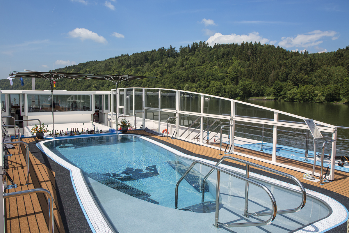 AmaWaterways LEA_Pool.jpg