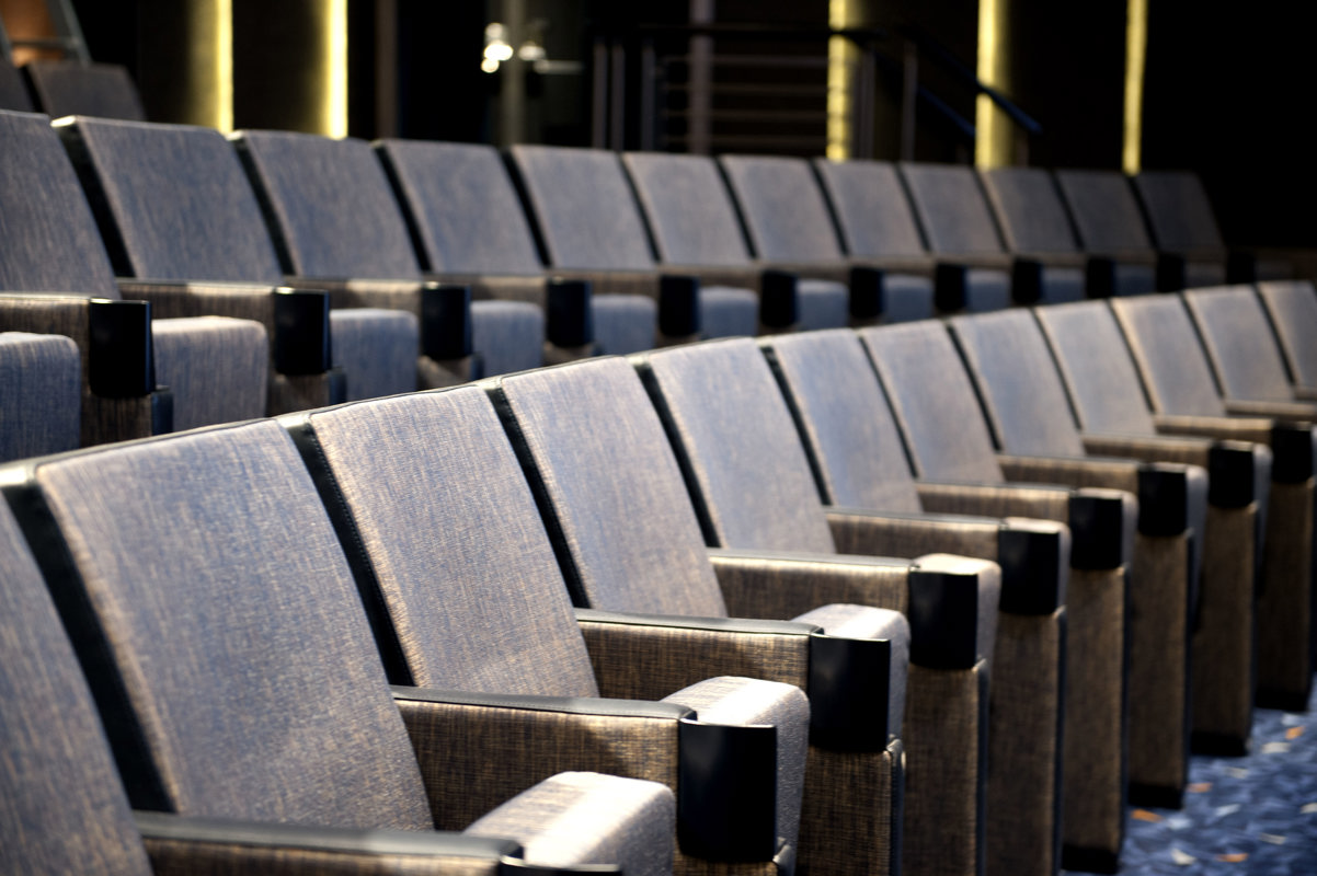 P&O Cruises Britannia Interior Theatre Nd39472.jpg