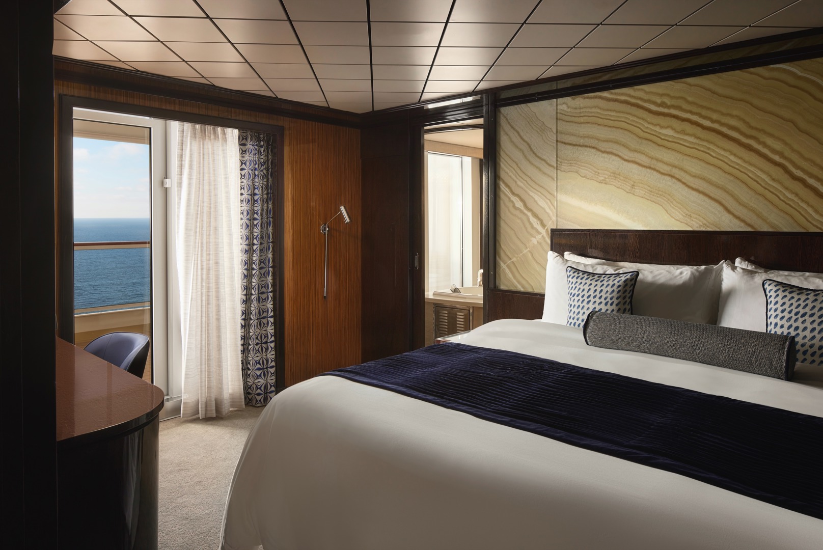 Deluxe Owner's Suite with Large Balcony