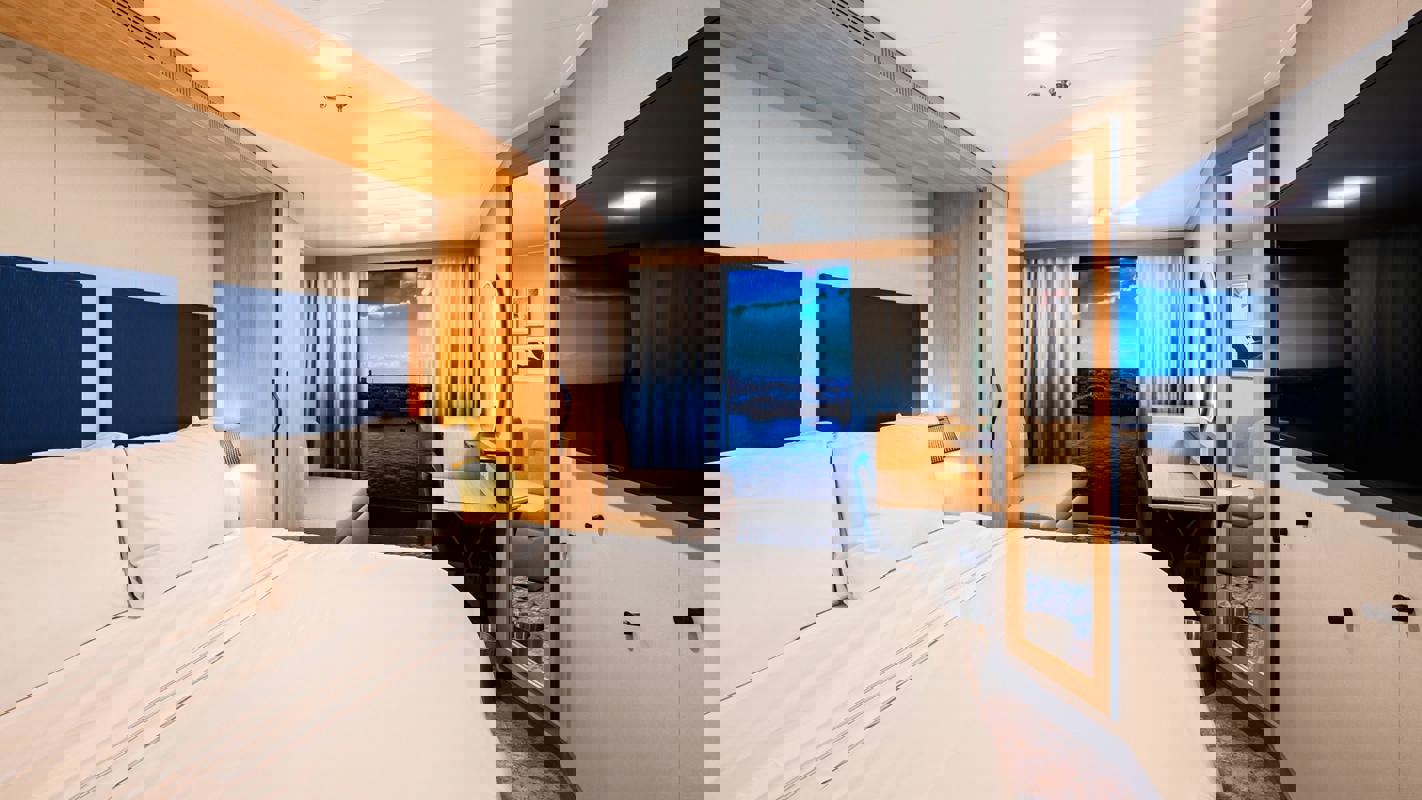 RCI Wonder of the Seas Interior with Virtual Balcony 1.jpeg