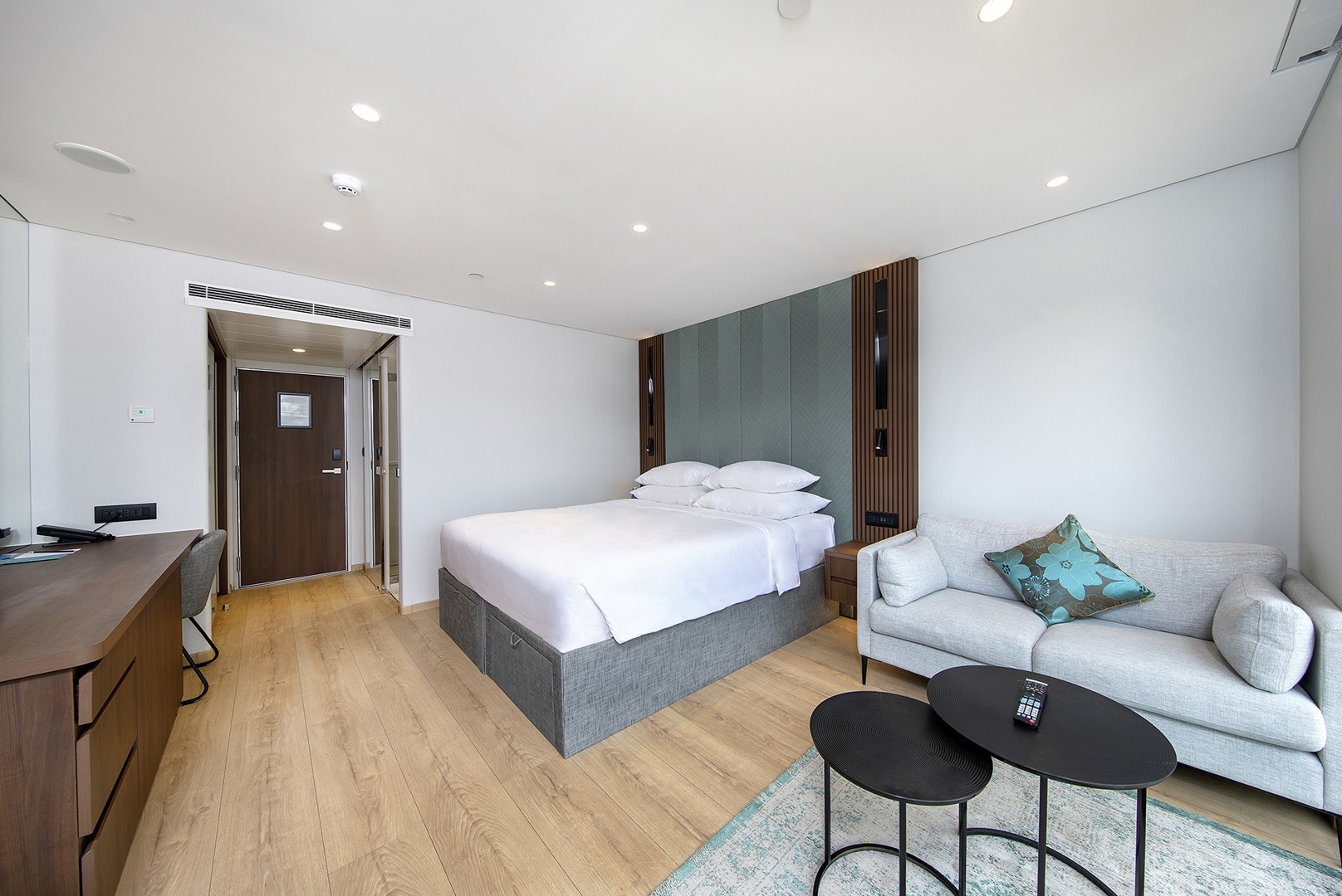 Emerald Panorama Balcony Suite