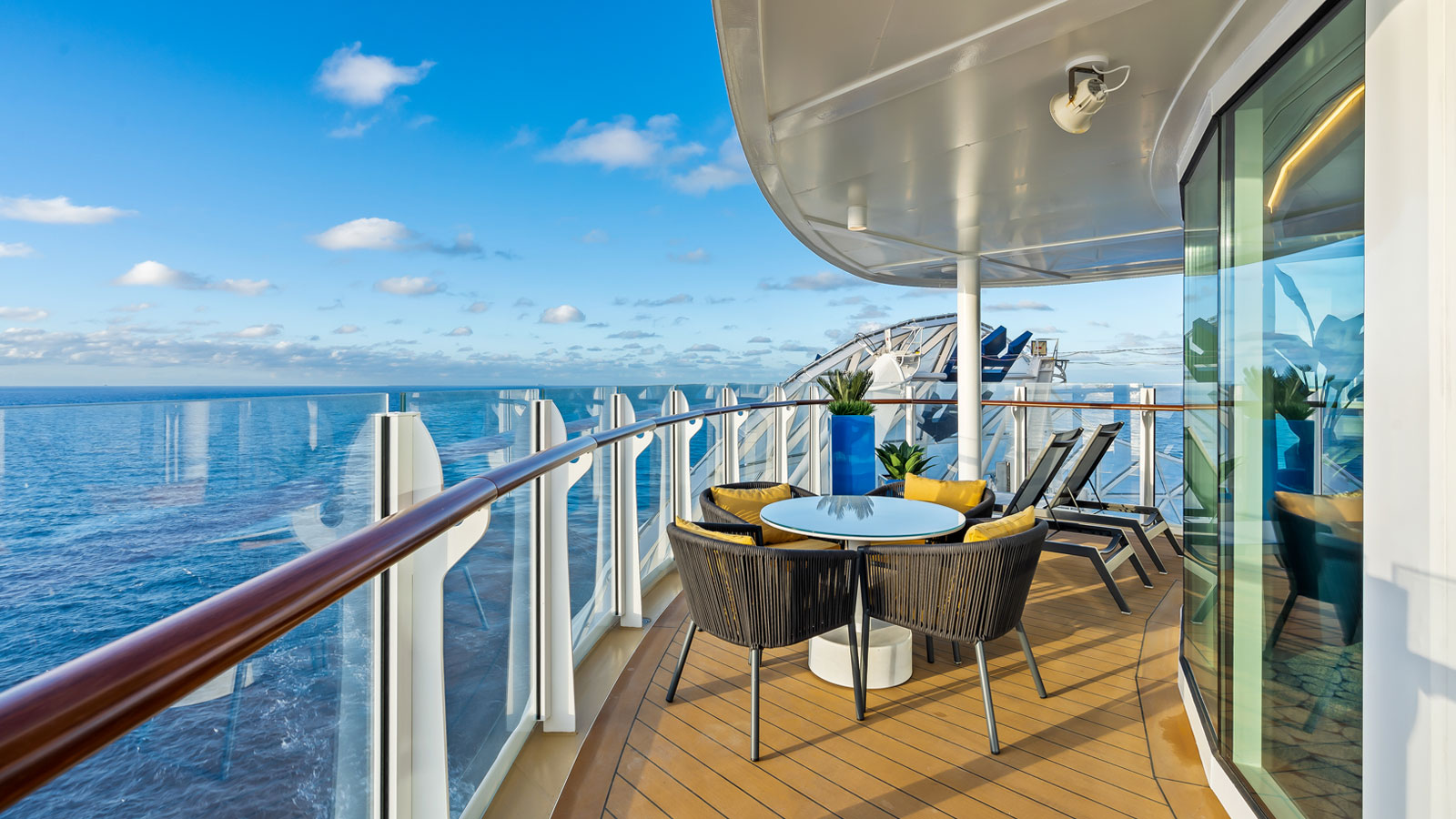 AquaTheater Suite with Large Balcony - 2 Bedrooms