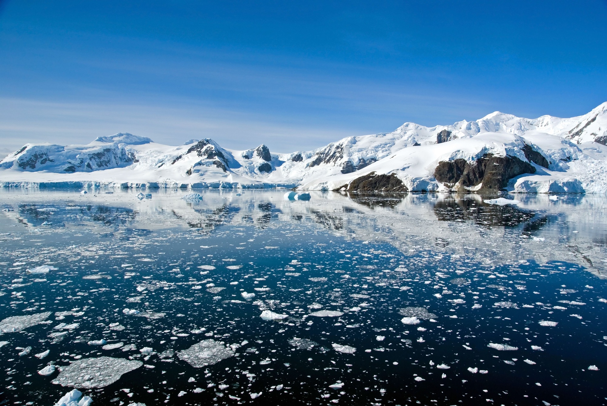 Shutterstock 47796058 Paradise Bay