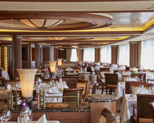 Cunard - Queen Elizabeth - Queen's Grill Restaurant 1.jpg