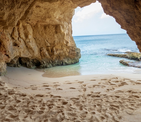 Cupecoy Beach