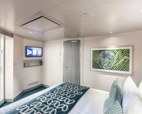 MSC Cruises MSC Euribia Premium Suite Aurea with Terrace and Whirlpool.jpg