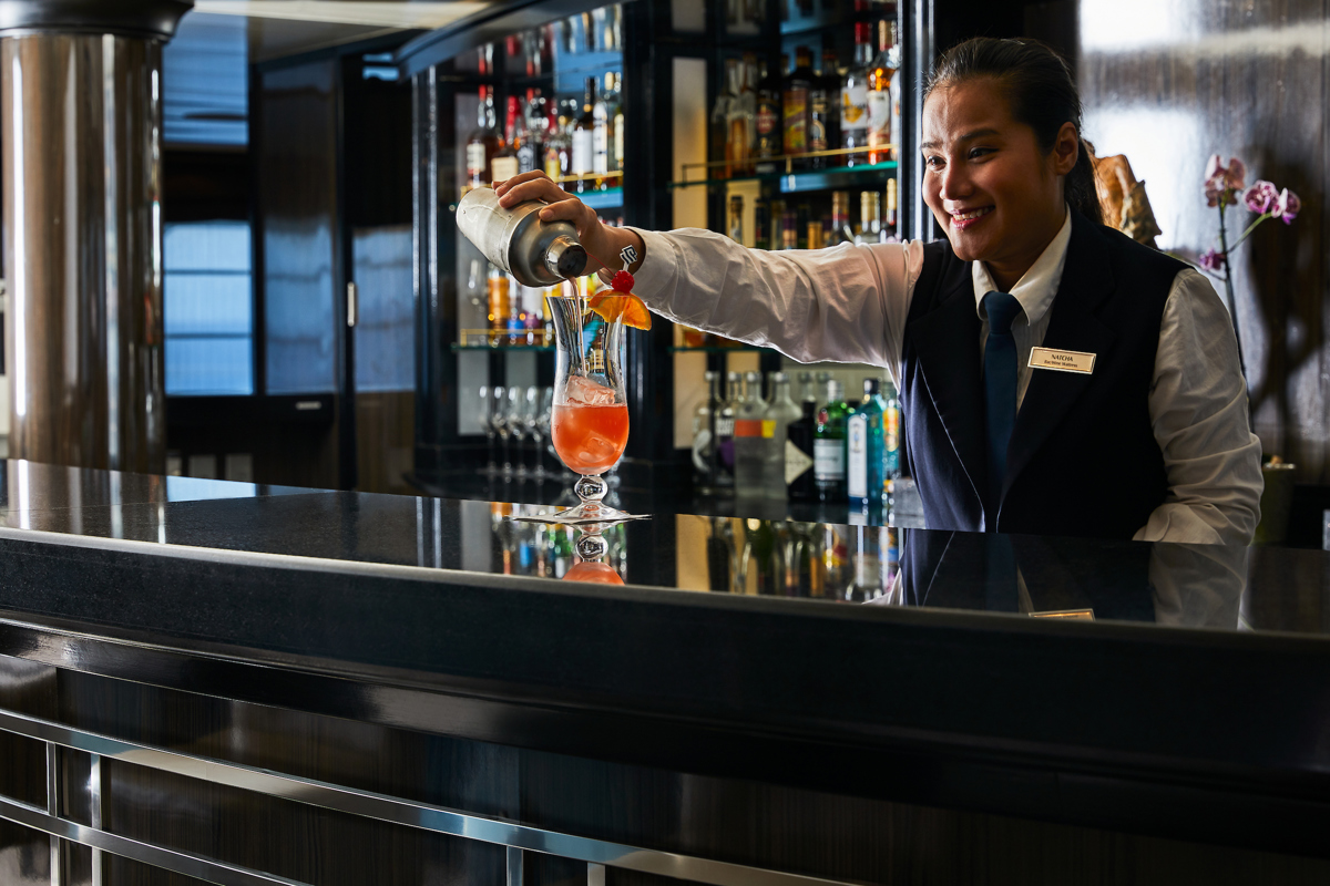 Silversea Cruises - Silver Whisper - The Bar 2.jpg