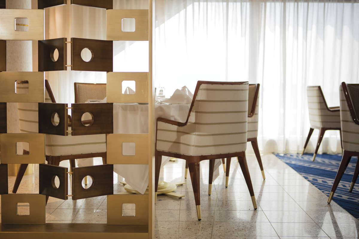 Regent Seven Seas EXPLORER La Veranda 0.jpg