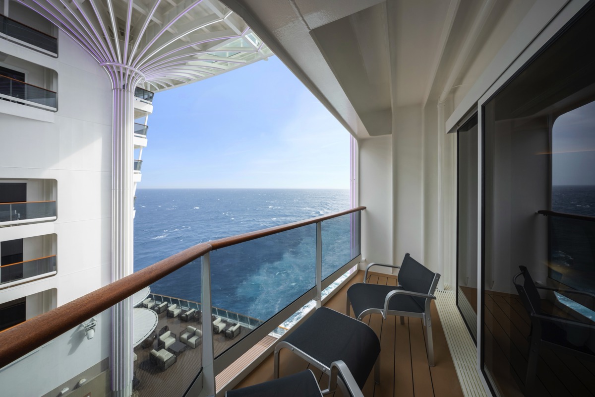 MSC Cruises MSC World America Deluxe Balcony with Promenade and Ocean View PV ©MSC Rights, Ivan Sarfatti 2.jpg