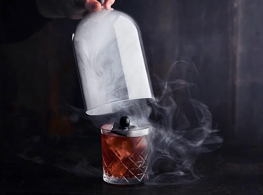 P&O Iona Emerald Bar.png