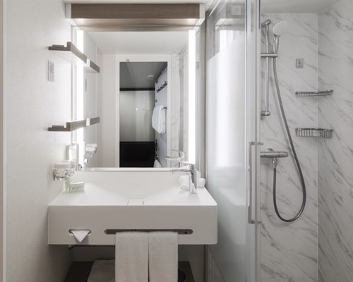 NCL Norwegian Jewel Aft-Facing Club Balcony Suite 2.jpeg