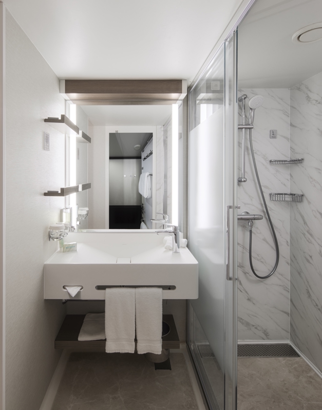 NCL Norwegian Jewel Aft-Facing Club Balcony Suite 2.jpeg