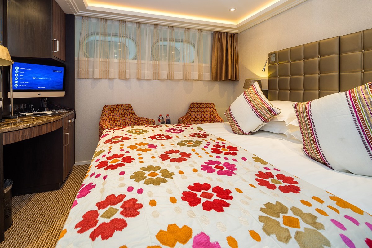 AmaWaterways AmaMora Accommodation E 4.jpg
