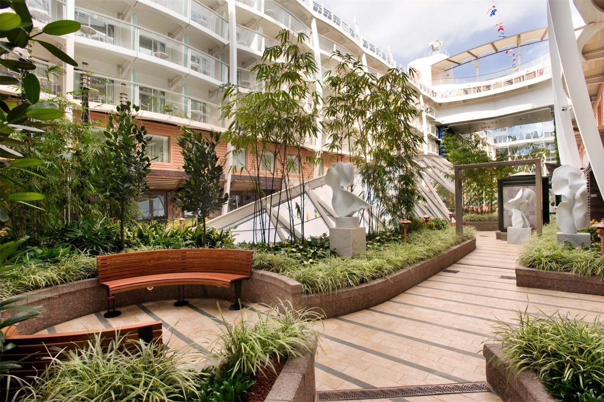 Royal Caribbean International Oasis of the Seas Interior Central Park 05.jpg