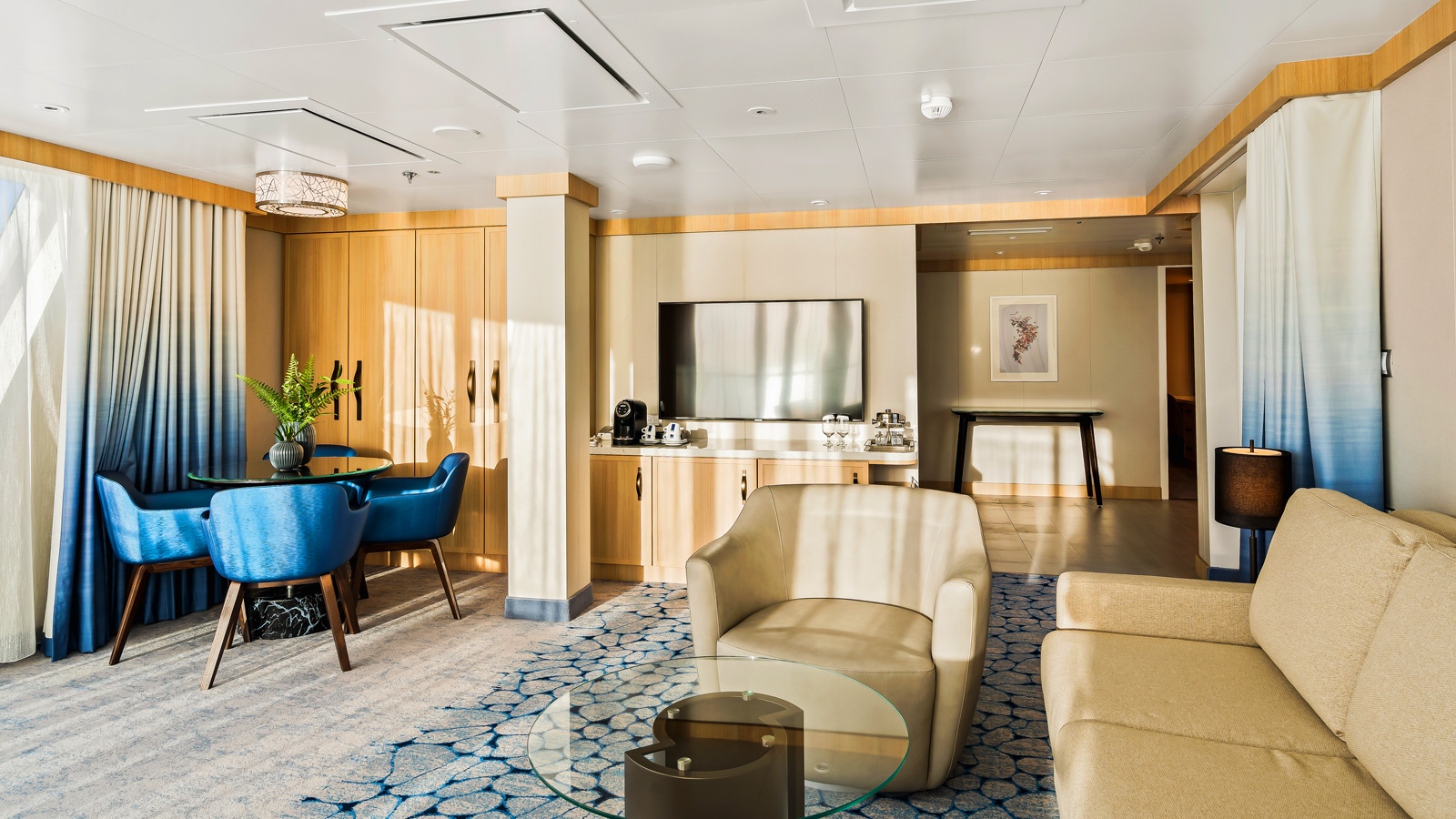 Spacious AquaTheater Suite Large Balcony - 2 Bedrooms