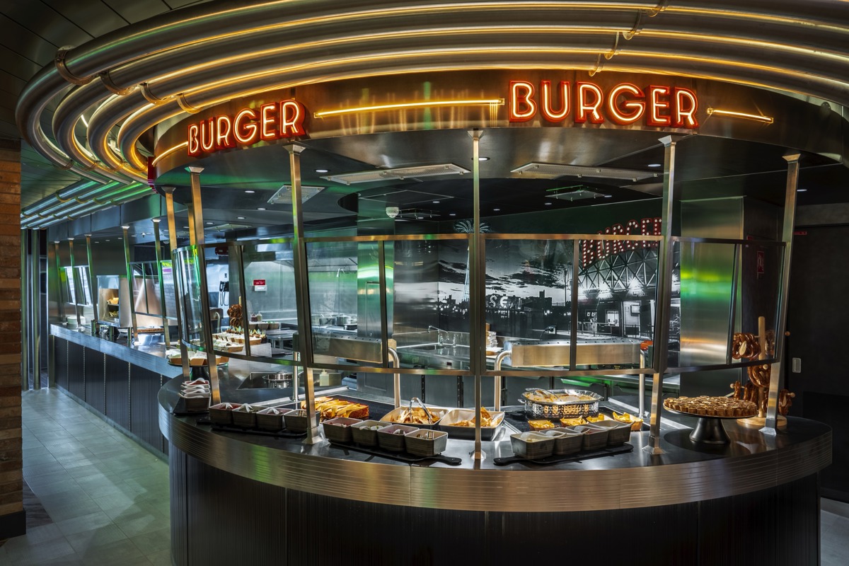 Msc Cruises Msc World Asia Pizza & Burger 2 ©Msc Rights