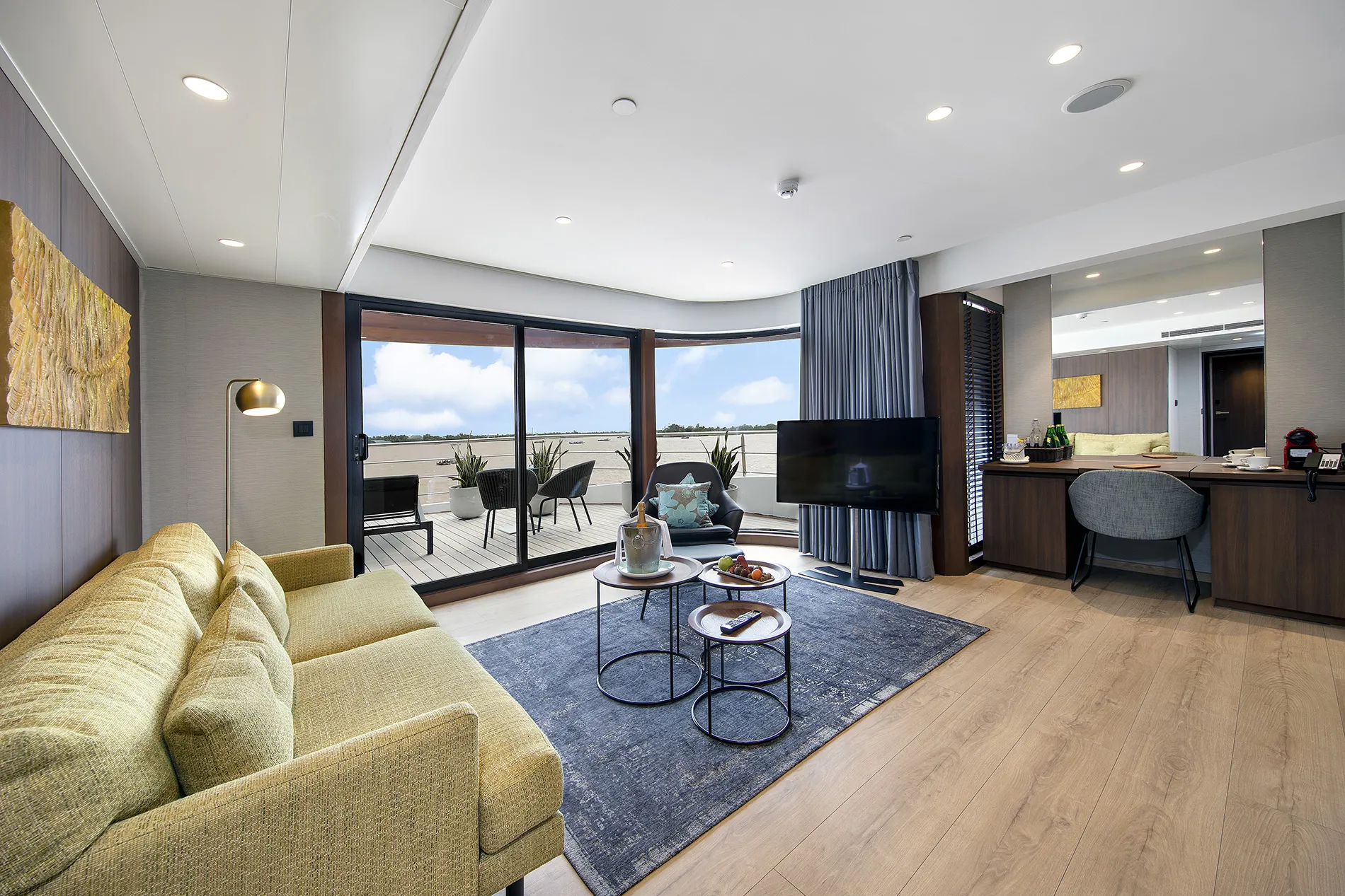 Owner's One-Bedroom Suite - Deck 4