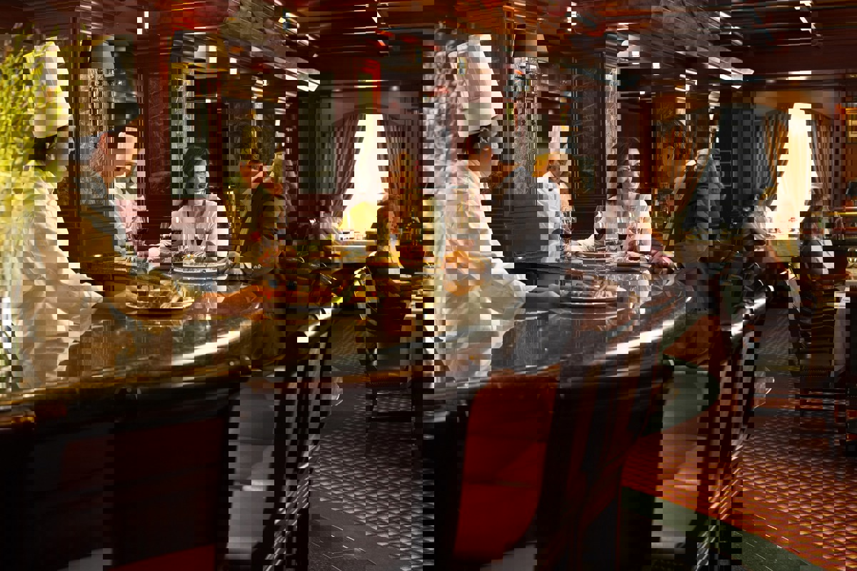 Princess Cruises Royal Class Interior crown grill.jpg