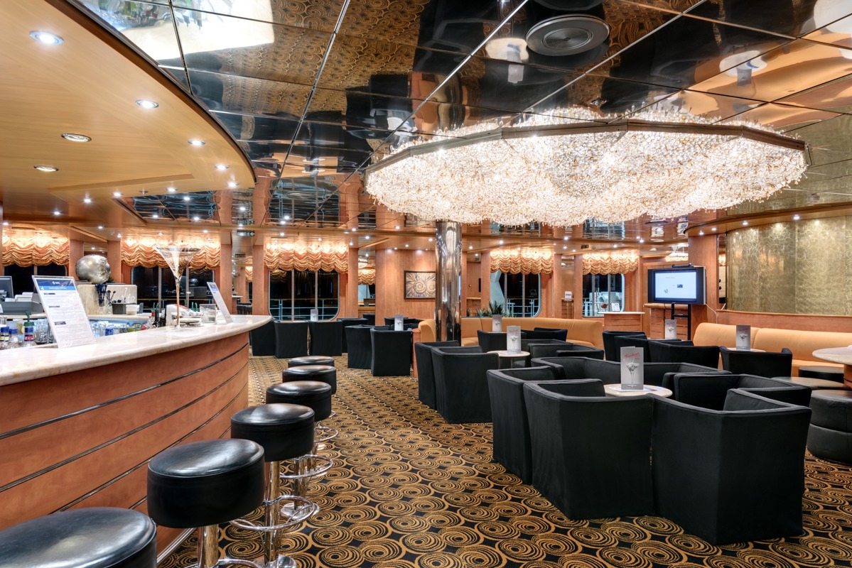 MSC Cruises MSC Armonia The Red Bar 1.jpg