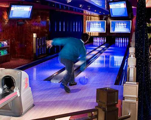 Norwegian Pearl Bowling.jpg